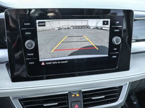 New 2025 Volkswagen Taos SE image 6