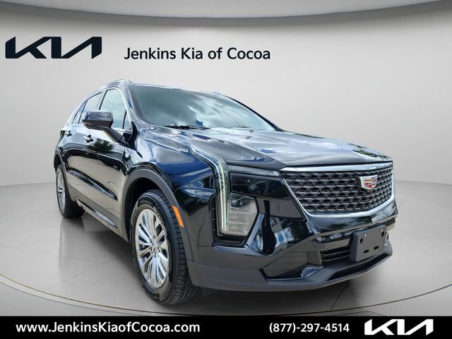Used 2025 Cadillac XT4 Premium Luxury AWD/4WD image 2
