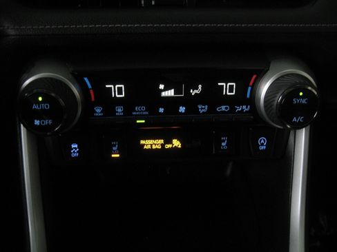 Used 2022 Toyota RAV4 XLE image 17