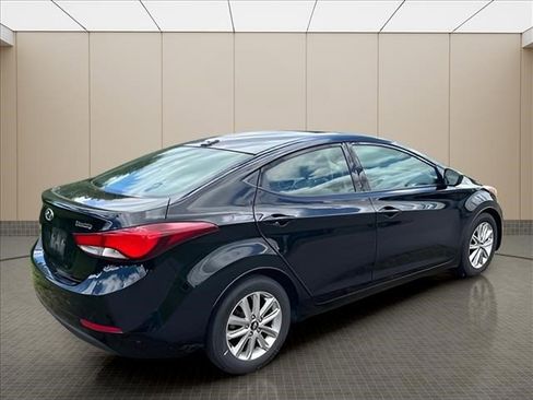 Used 2016 Hyundai Elantra SE w/ Option Group 02 FWD image 14