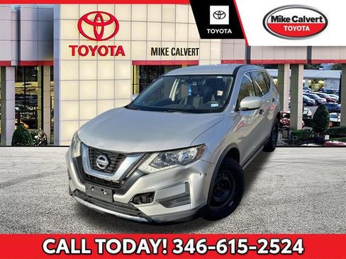 Used 2017 Nissan Rogue S image 1