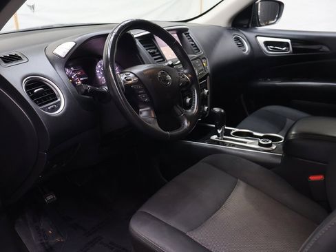 Used 2019 Nissan Pathfinder SV w/ Cargo Package image 18