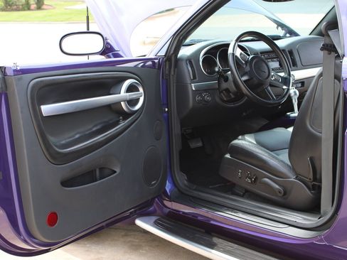 Used 2004 Chevrolet SSR w/ Preferred Equipment Group RWD image 5