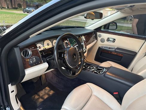 Used 2015 Rolls-Royce Ghost image 9