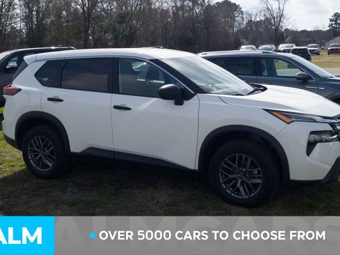 Used 2024 Nissan Rogue S image 2