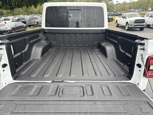 New 2025 Jeep Gladiator High Tide image 5