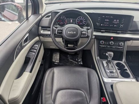 Used 2024 Kia Carnival LX FWD image 13