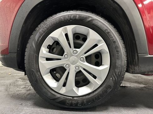 Used 2024 Chevrolet Trax LS FWD image 4