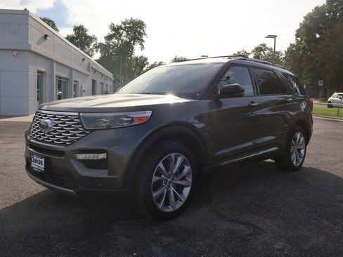 Used 2023 Ford Explorer Platinum w/ Technology Package AWD/4WD image 4