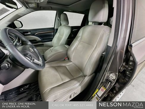 Used 2016 Toyota Highlander Limited FWD image 12