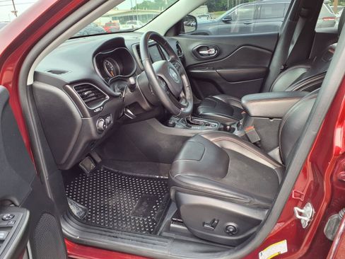 Used 2019 Jeep Cherokee Trailhawk AWD/4WD image 15