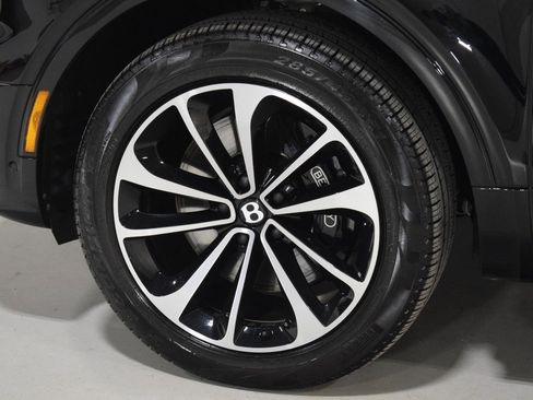 Certified 2024 Bentley Bentayga AWD/4WD image 16