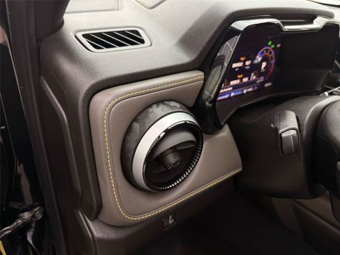 Used 2024 Chevrolet Colorado ZR2 w/ ZR2 Convenience Package III AWD/4WD image 46