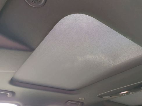 Used 2024 Land Rover Discovery Metropolitan Edition image 18