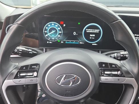 Used 2023 Hyundai Elantra Limited image 3