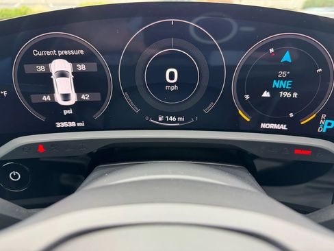 Used 2022 Porsche Taycan image 31