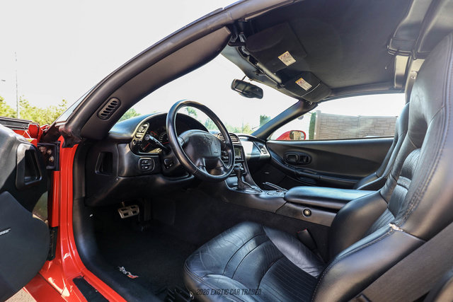 Used 2003 Chevrolet Corvette Coupe w/ Preferred Equipment Group RWD image 25