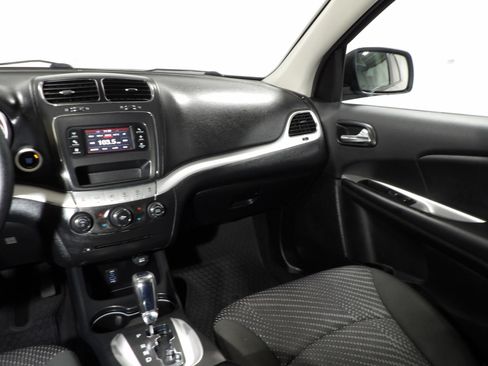 Used 2020 Dodge Journey SE FWD image 14
