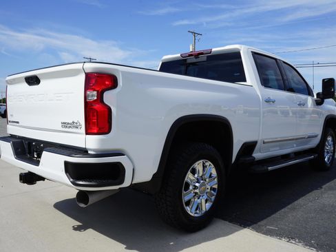 Used 2024 Chevrolet Silverado 2500 High Country w/ High Country Premium Package AWD/4WD image 5