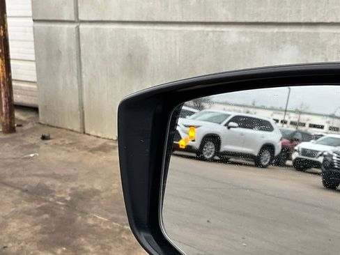 Used 2025 Nissan Versa SV image 19