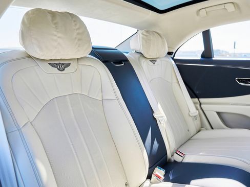 Used 2024 Bentley Flying Spur V8 image 40