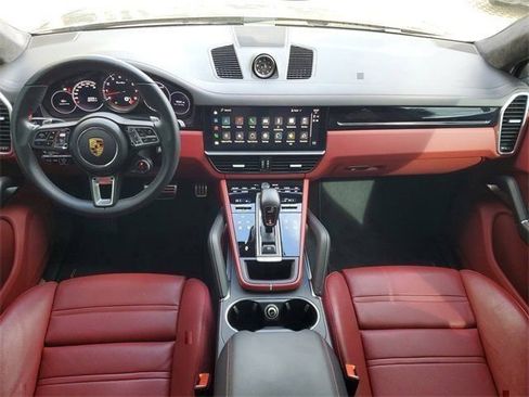 Certified 2023 Porsche Cayenne Turbo AWD/4WD image 39