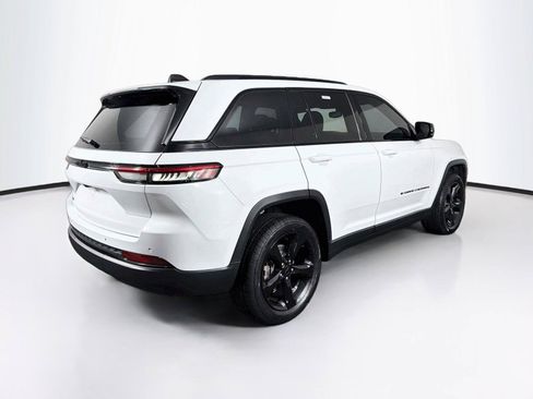 Used 2023 Jeep Grand Cherokee Altitude AWD/4WD image 11