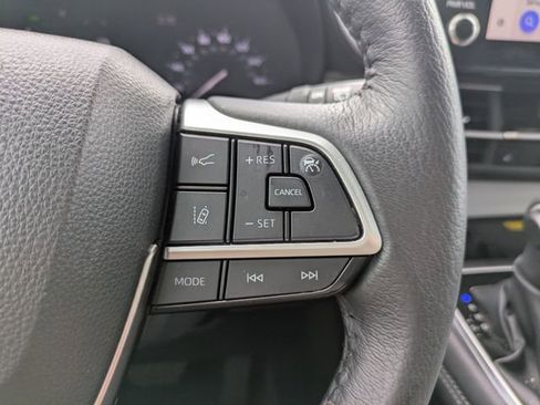 Used 2025 Toyota Sienna XLE FWD image 29