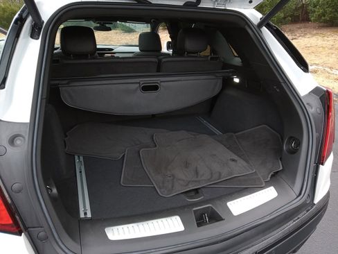 Used 2022 Cadillac XT5 Premium Luxury w/ LPO, ONYX Package image 26