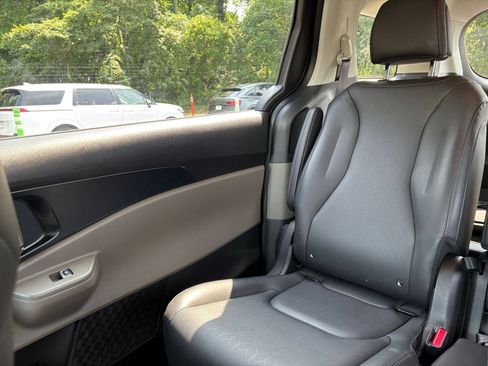Used 2026 Kia Carnival FWD image 41