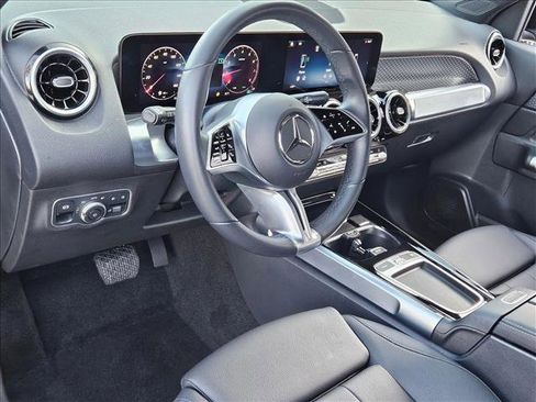 Used 2025 Mercedes-Benz GLB 250 image 10