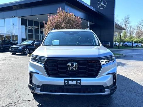 Used 2025 Honda Pilot TrailSport image 3