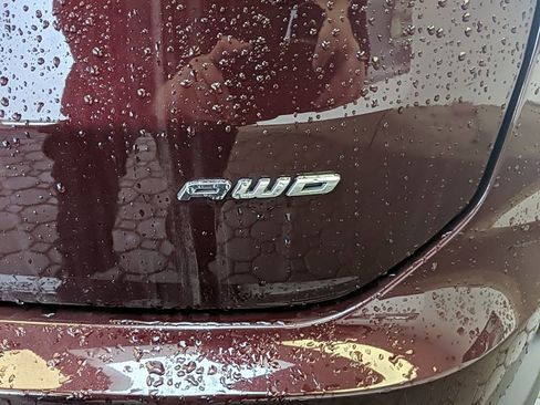 Certified 2024 Ford Edge Titanium w/ Class II Trailer Tow Package image 8