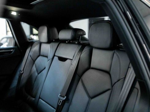 Used 2025 Porsche Macan Base image 75