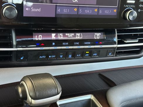 Certified 2024 Toyota Sienna XLE FWD image 20