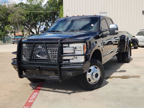Used 2019 Ford F350 Platinum AWD/4WD image 1