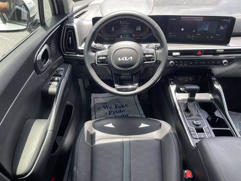 Used 2025 Kia Sorento EX w/ Panoramic Sunroof Package FWD image 22