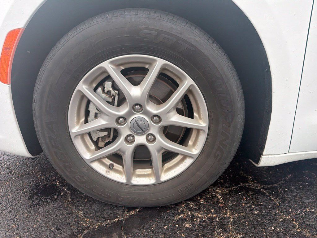 Used 2024 Chrysler Pacifica Touring-L FWD image 29