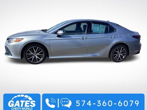 Used 2022 Toyota Camry XLE image 6