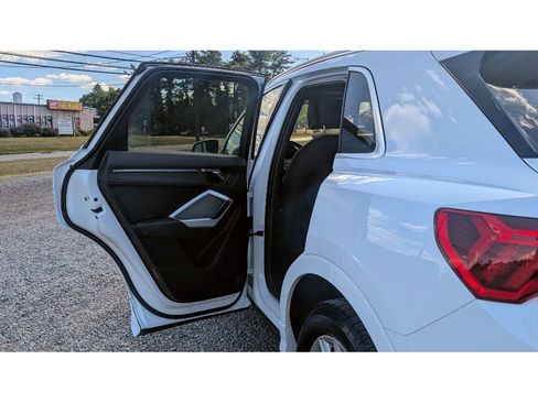 Used 2025 Audi Q3 2.0T Premium image 10