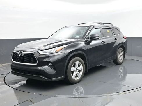 Used 2020 Toyota Highlander LE image 2