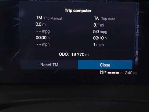 Certified 2025 Volvo XC40 B5 Plus image 24