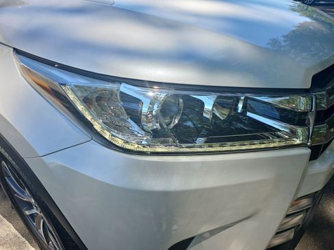 Used 2019 Toyota Highlander SE AWD/4WD image 7