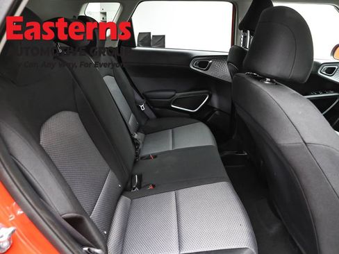 Used 2025 Kia Soul LX w/ LX Technology Package FWD image 23
