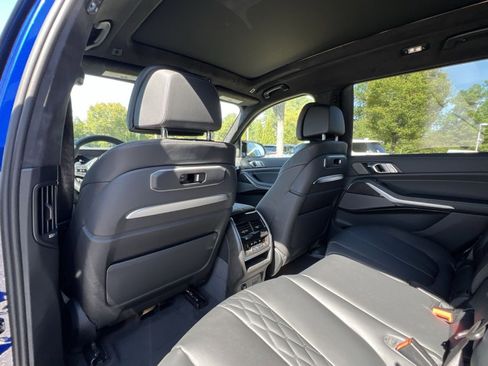 New 2026 BMW X7 M60i image 23