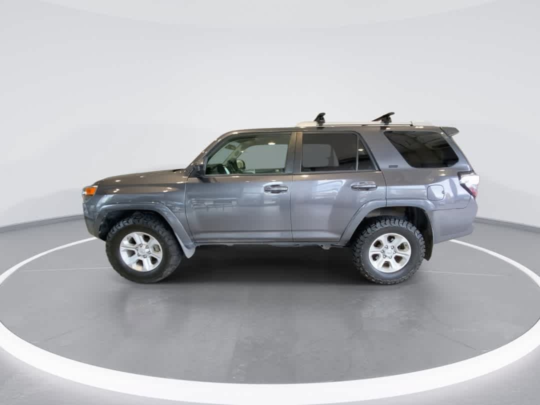 Used 2017 Toyota 4Runner SR5 AWD/4WD image 5