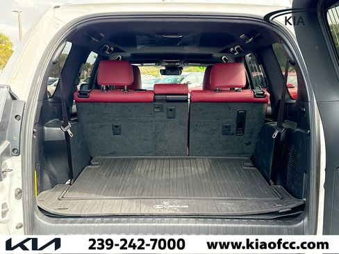 Used 2020 Lexus GX 460 Premium w/ Premium Package image 12