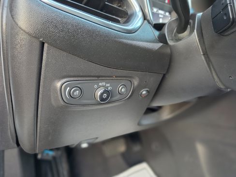 Used 2021 Chevrolet Equinox LS AWD/4WD image 38