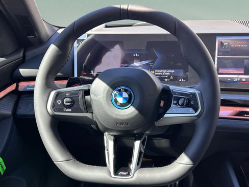 Used 2026 BMW i5 eDrive40 w/ M Sport Package AWD/4WD image 10