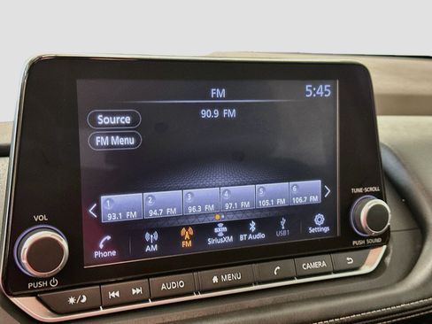 Used 2023 Nissan Rogue S AWD/4WD image 21